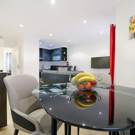 아파트 Flats 파레드